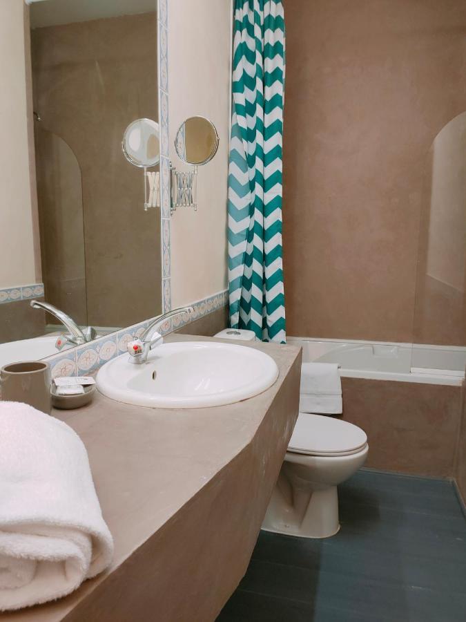 Le Royal Hotel Saint-Pol-sur-Ternoise Esterno foto