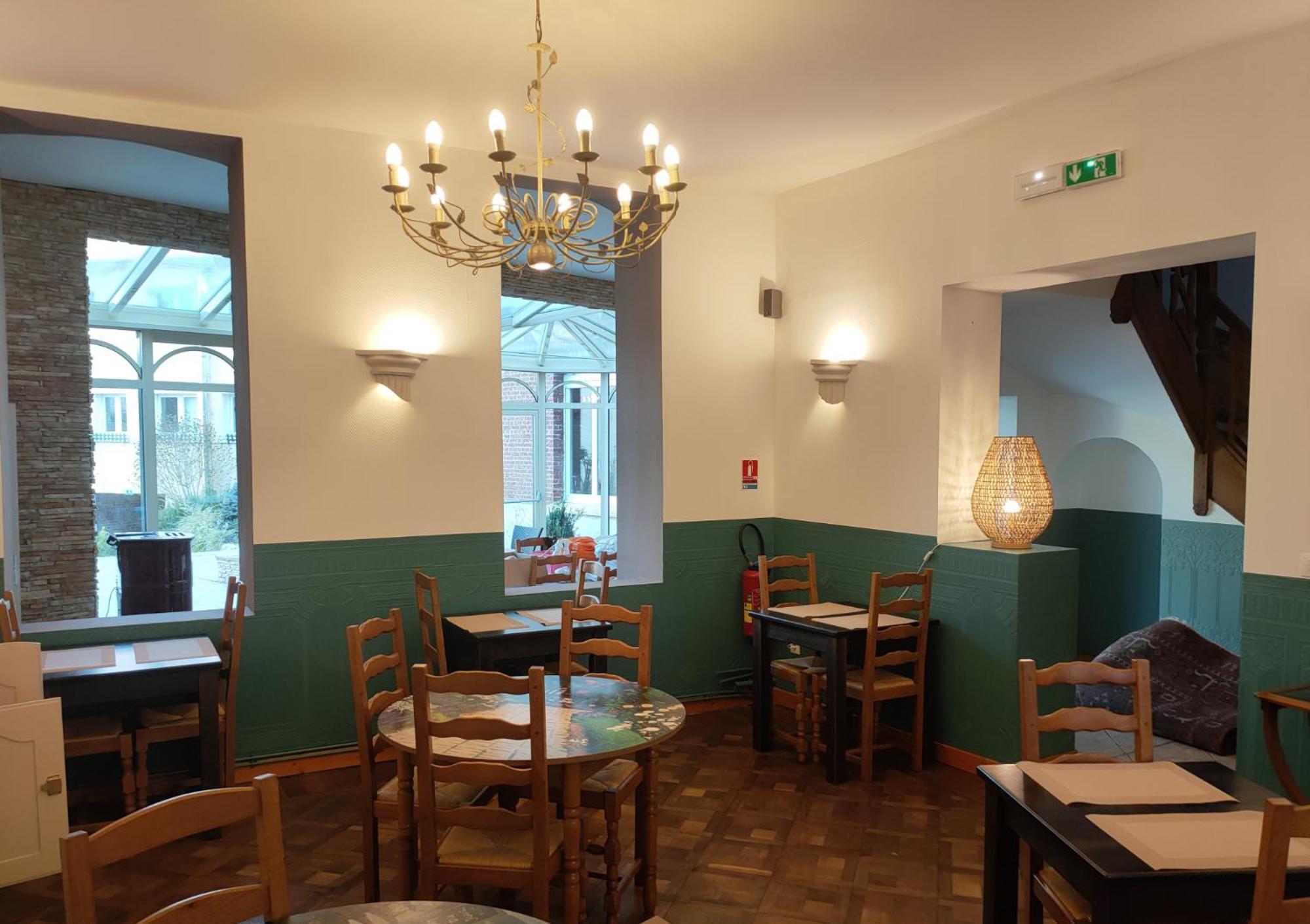 Le Royal Hotel Saint-Pol-sur-Ternoise Esterno foto
