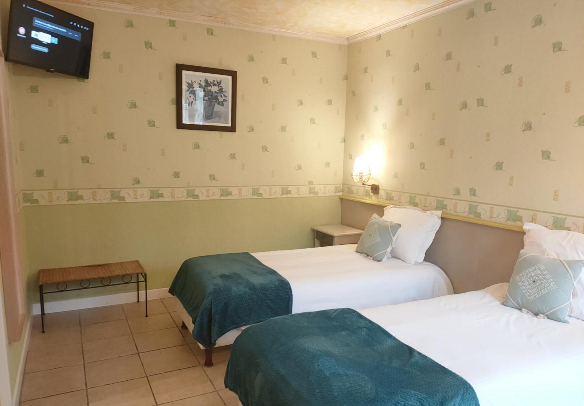 Le Royal Hotel Saint-Pol-sur-Ternoise Esterno foto